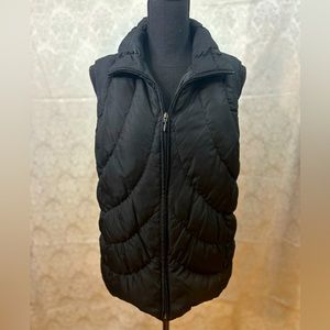 Nine West Separates Women’s Black Sleeveless Zip-up Puffer Vest (M)